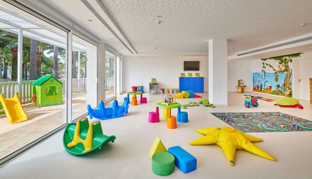 Sala de juegos para niños en Hipotels Mediterráneo
